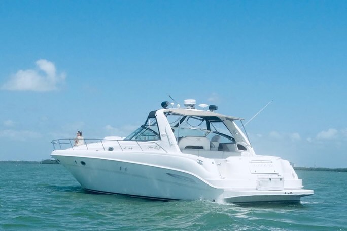 Casa del Cielo 46ft luxury yacht rental Cancun - Premium boat charter for 15 people with air conditioning and bathroom