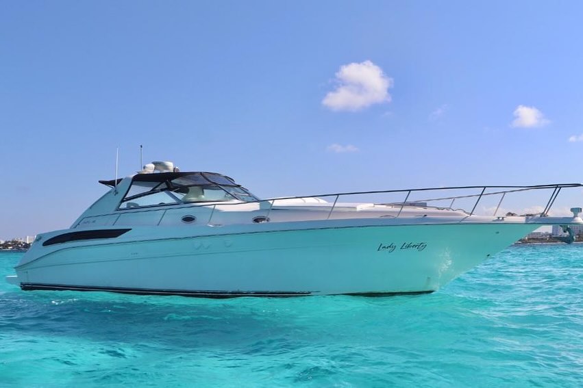 Lady Liberty 46ft yacht rental Cancun - Mid-size boat charter for 15 people with air conditioning and sound system