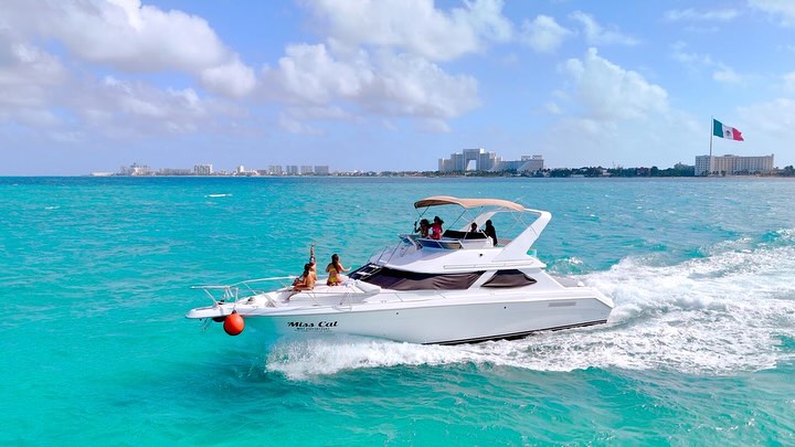 Miss Cat 46ft yacht charter Cancun - Stylish boat rental for 15 guests with snorkeling equipment and drinks included