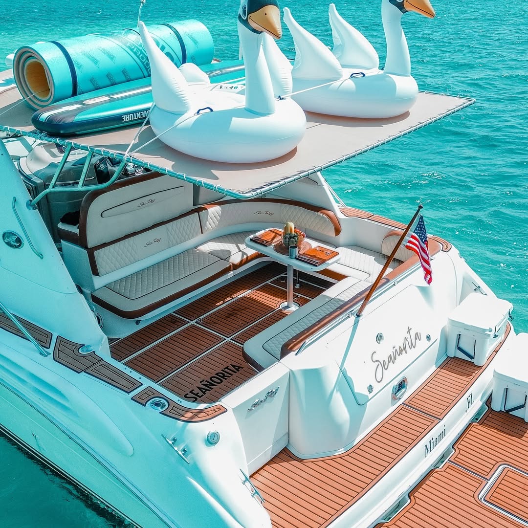 Seañorita 43ft yacht rental Cancun - Intimate boat charter for 15 guests with kitchen and comfortable seating