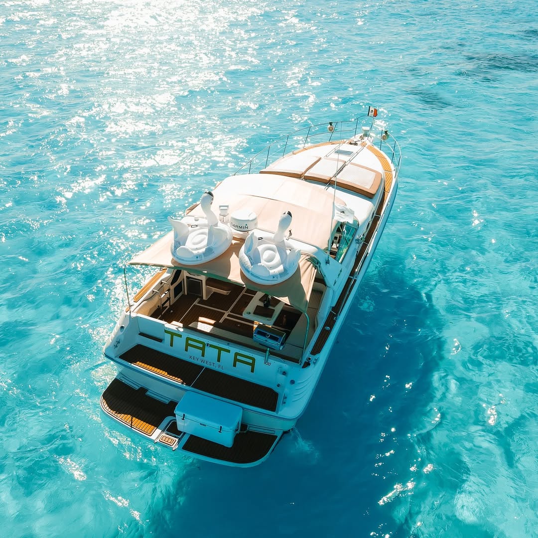Tata 43ft yacht rental Cancun - Affordable boat charter for 15 guests with drinks and professional crew included