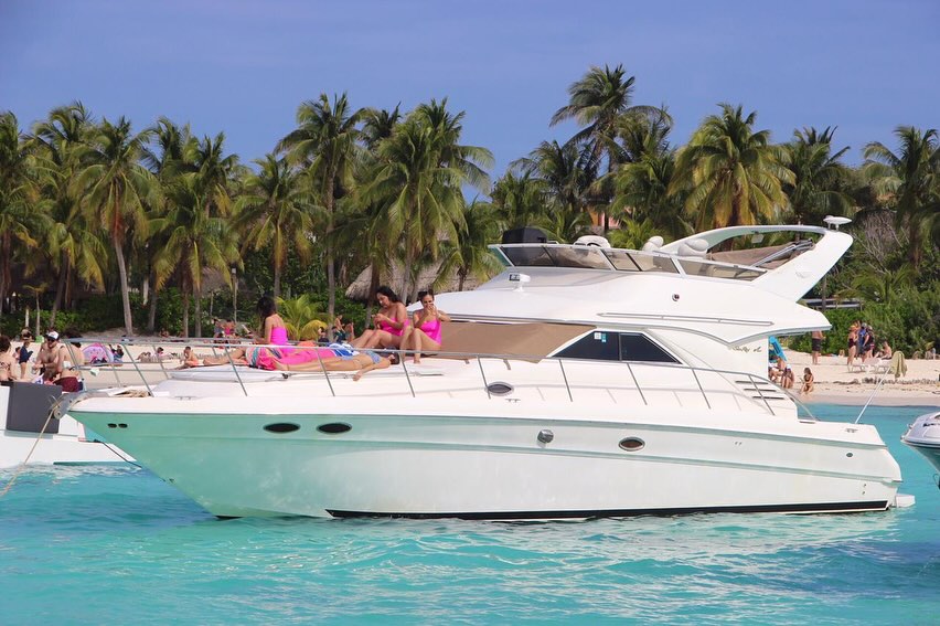 University 46ft yacht charter Cancun - Educational boat rental for 15 guests with comfortable cabin and amenities